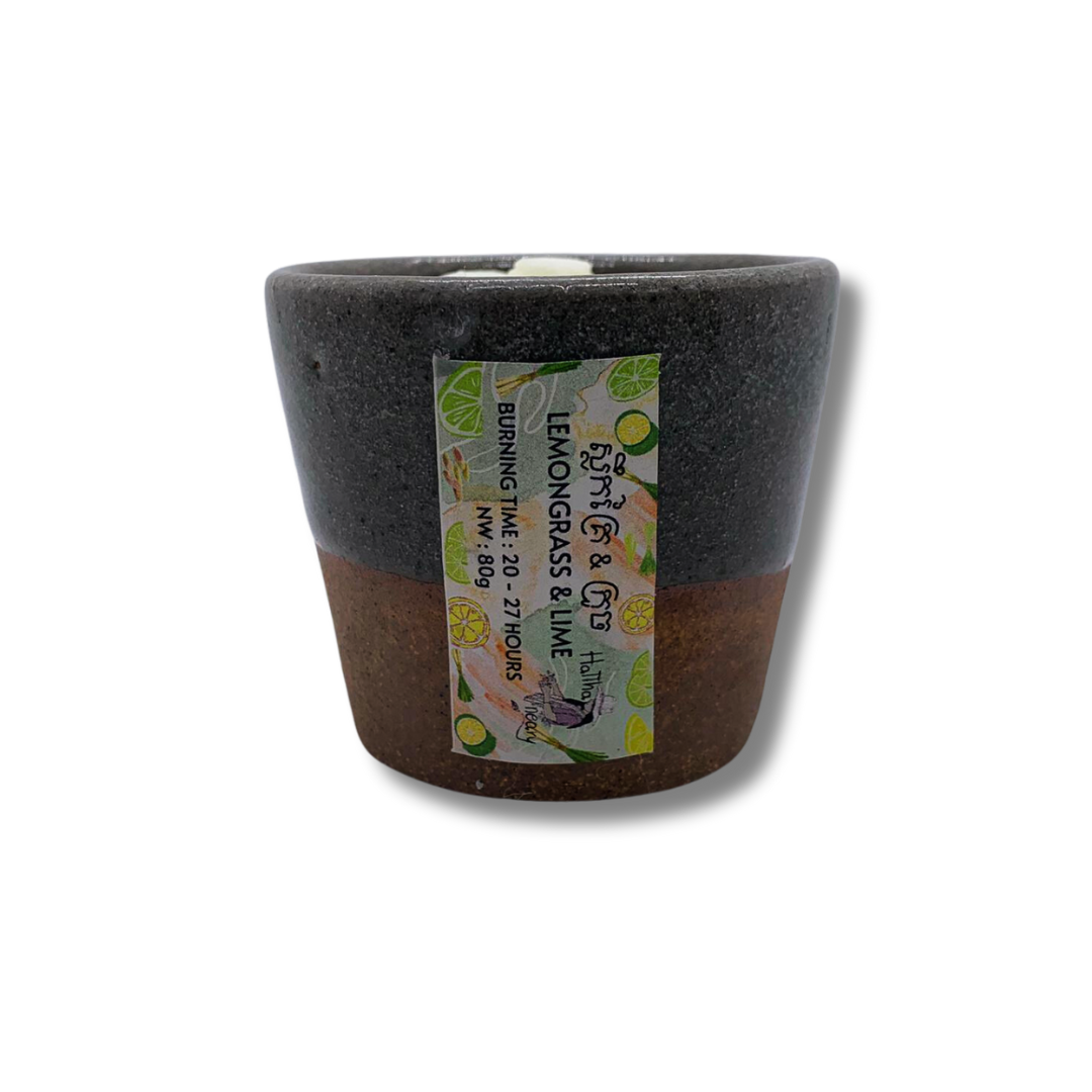 Bougie parfumée en pot céramique avec Sculpture Florale par Hattha Neary