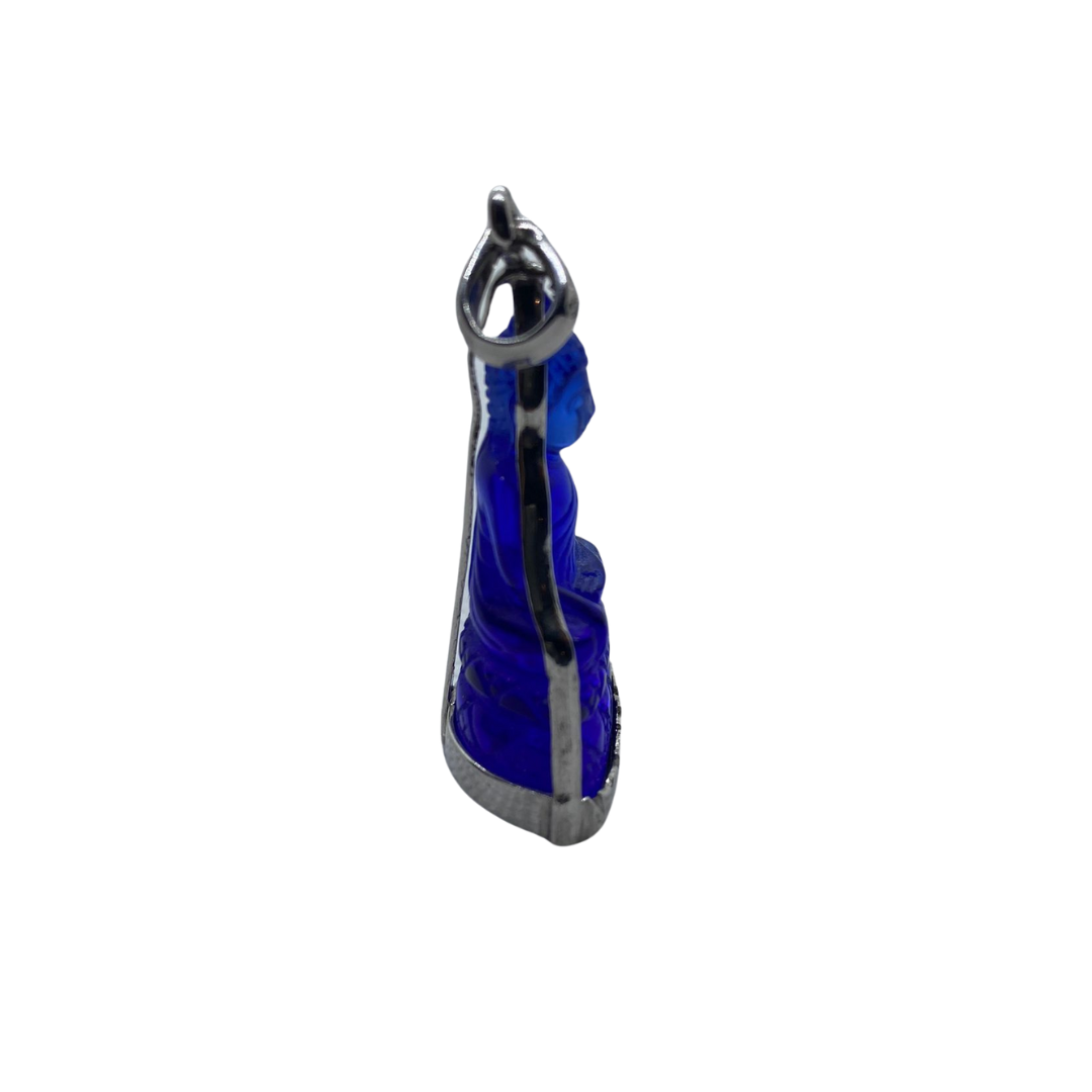 Pendentif Bouddha Bhumisparsha Mudrā en cristal bleu