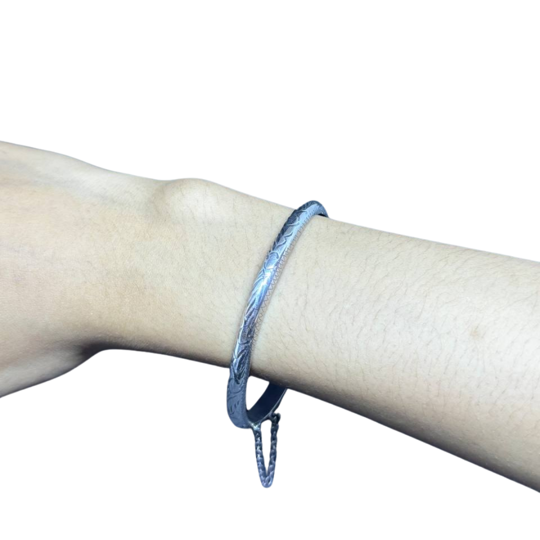 Semainier Khmer en argent avec ouverture et chaîne