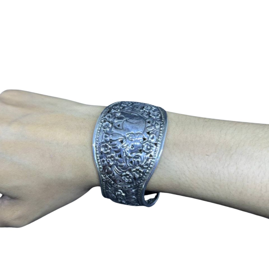 Manchette en argent Domrey Khmer