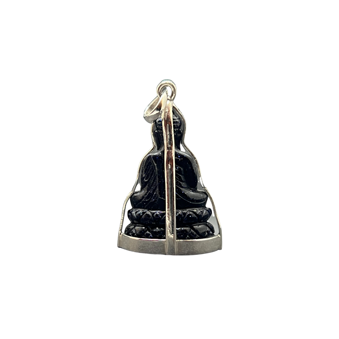 Pendentif Bouddha en posture Bhumisparsha mudra en pierre d'Onyx et argent