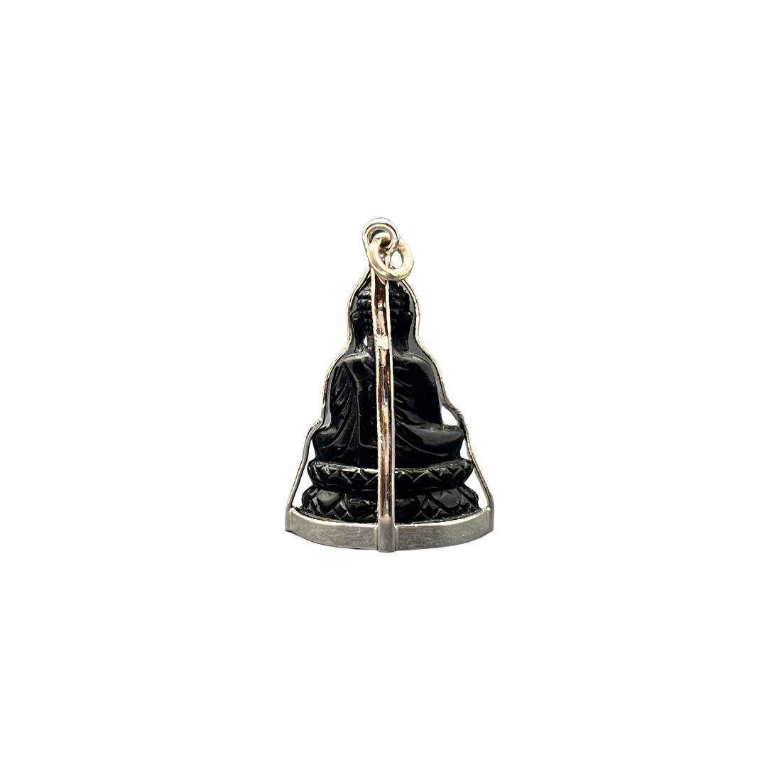 Pendentif Bouddha en posture Bhumisparsha mudra en pierre d'Onyx et argent