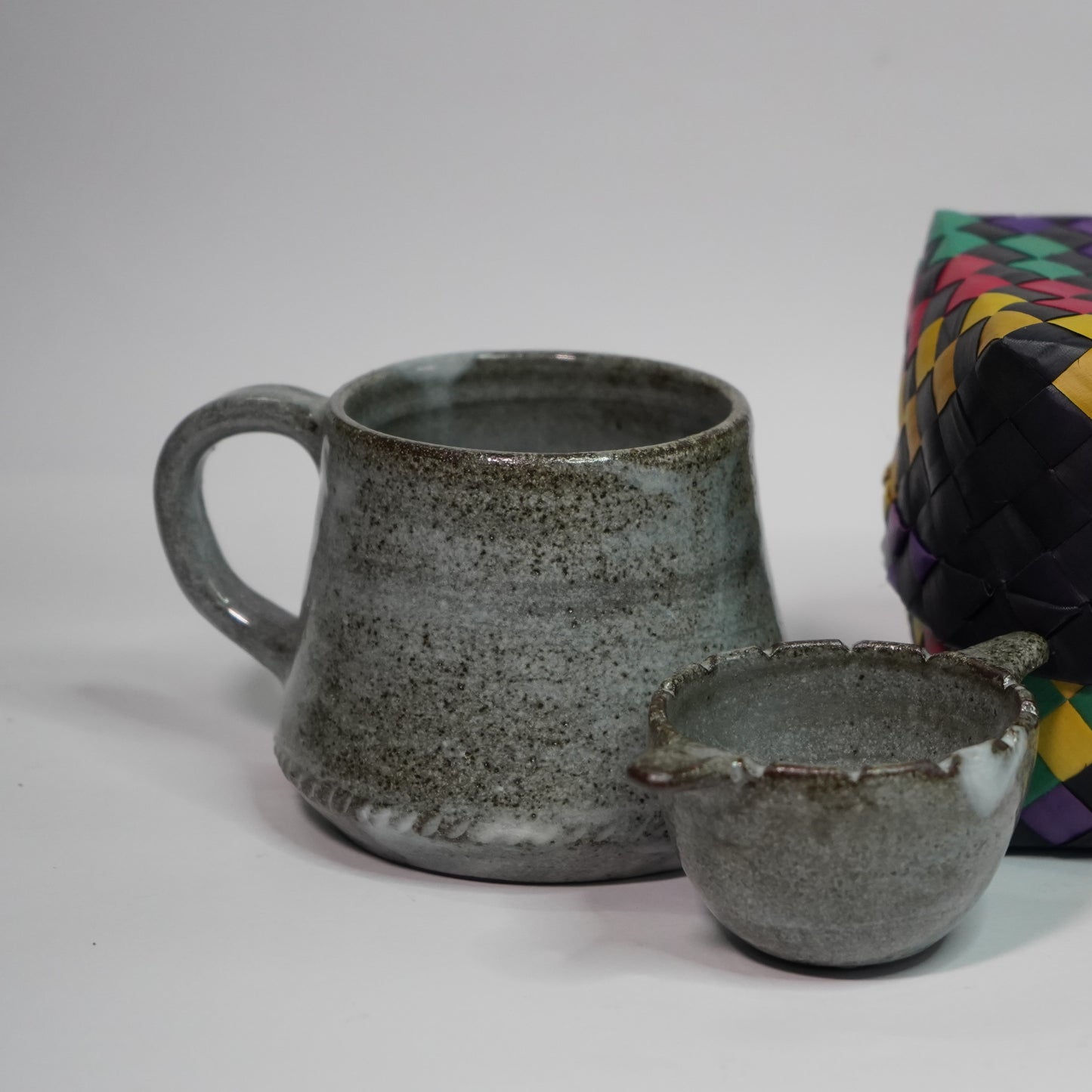 Set tasse et infuseur en argile du Cambodge par Hattha Neary - Handle