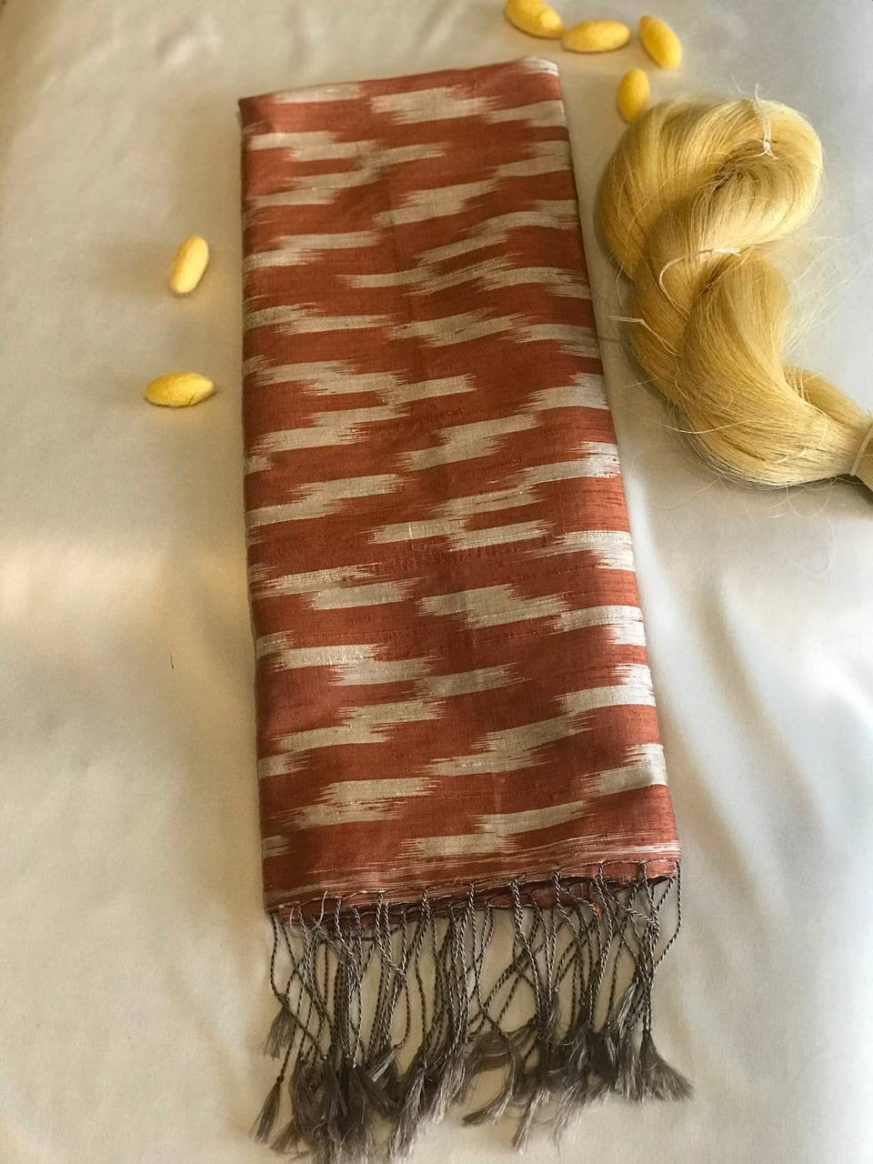 Foulard Ikat en Soie Dorée Tissé à la Main avec Teinture Naturelle