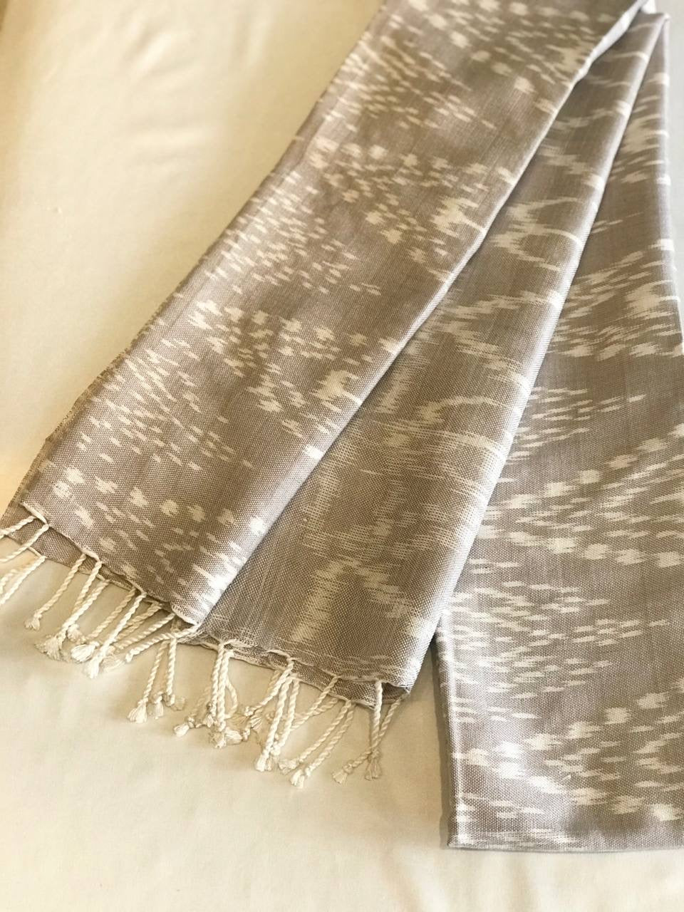 Foulard Ikat en Cotton Tissé à la Main avec Teinture Naturelle
