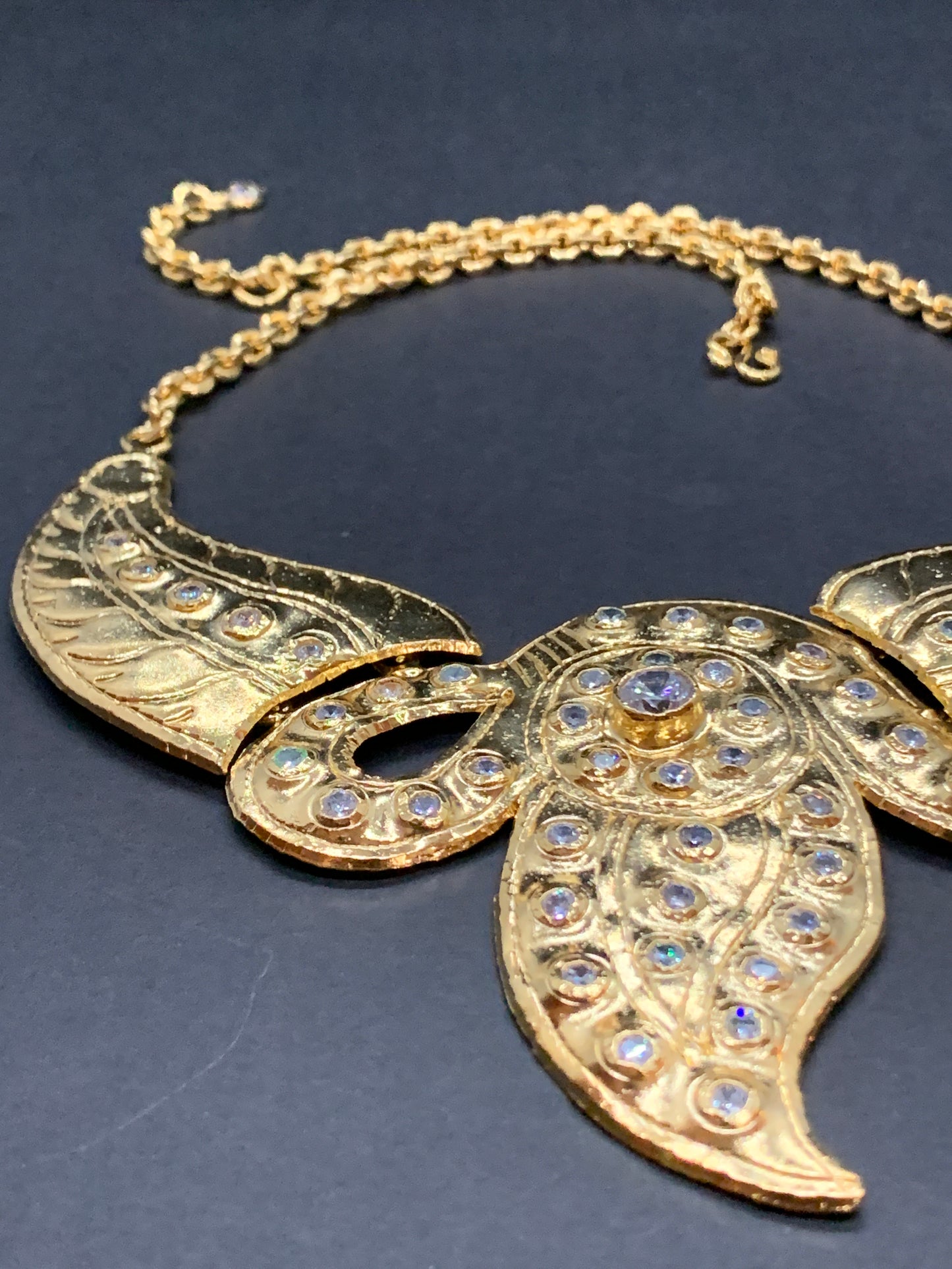 Collier Pétales pour tenue traditionnelle Khmère, Thaï ou Lao