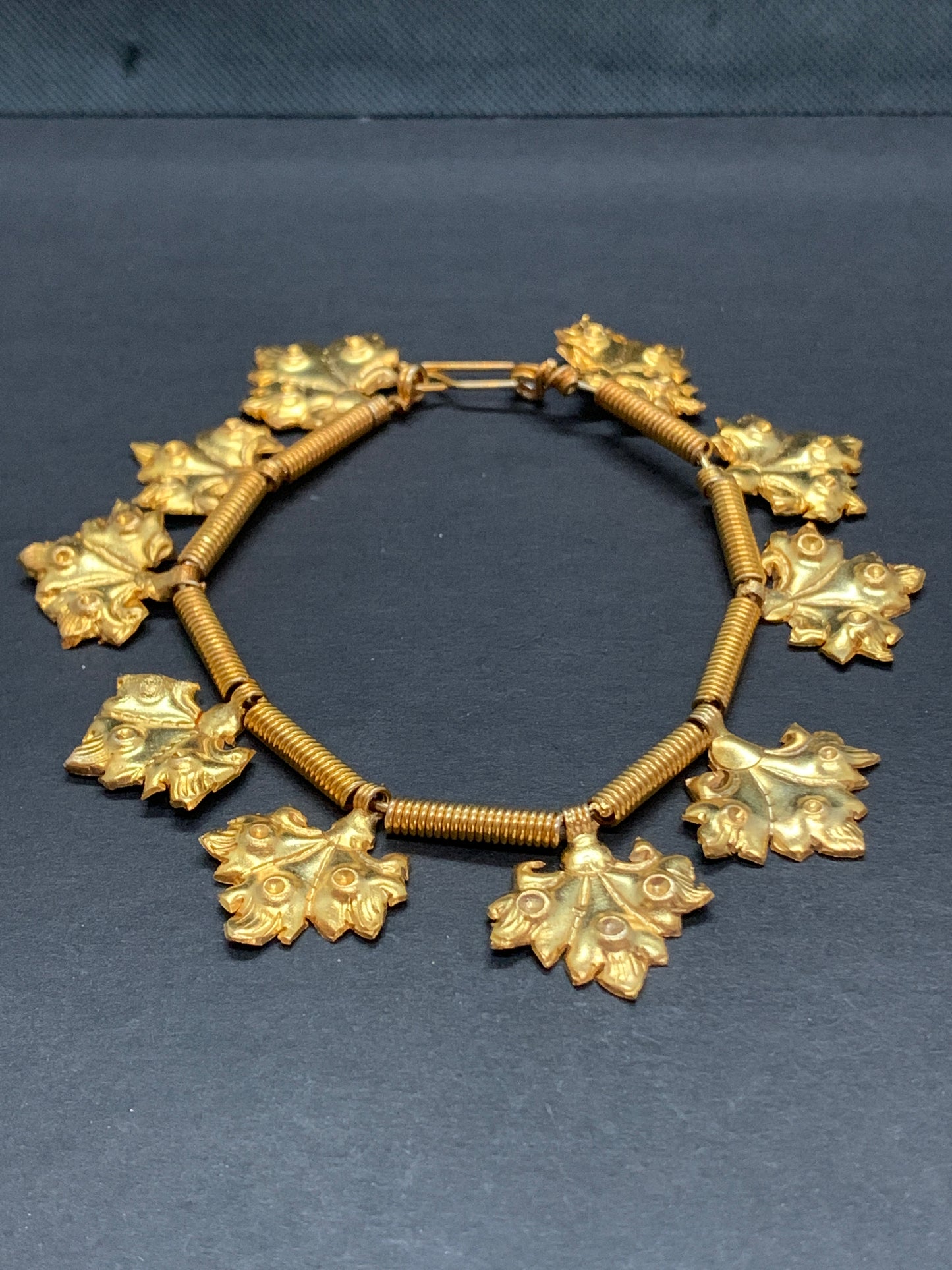 Paire de Bracelets pétales poignets pour tenue traditionnelle Khmère, Thaï ou Lao