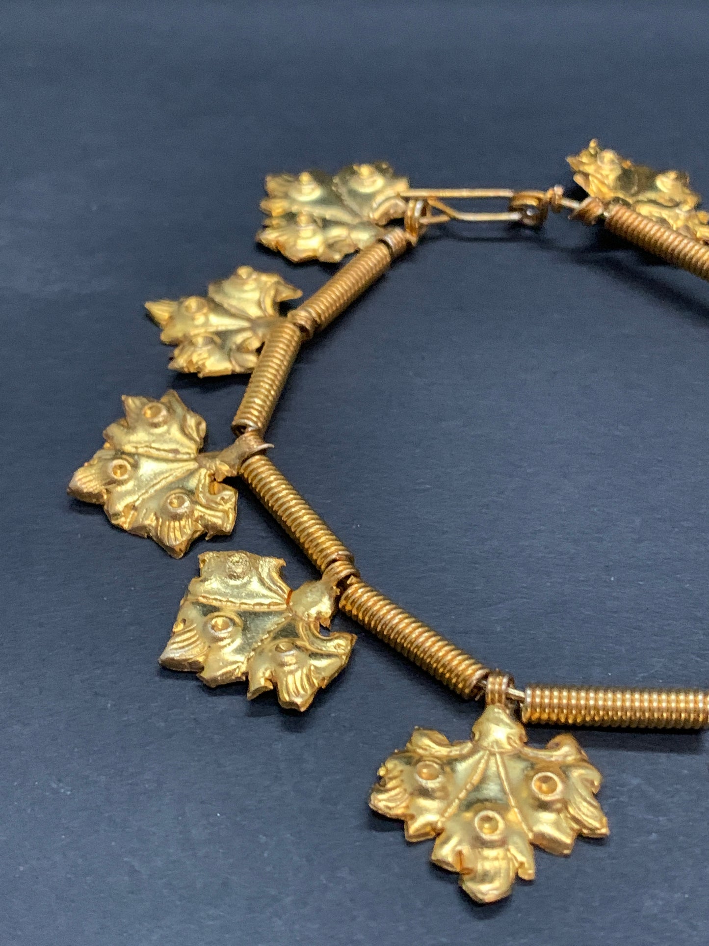 Paire de Bracelets pétales poignets pour tenue traditionnelle Khmère, Thaï ou Lao