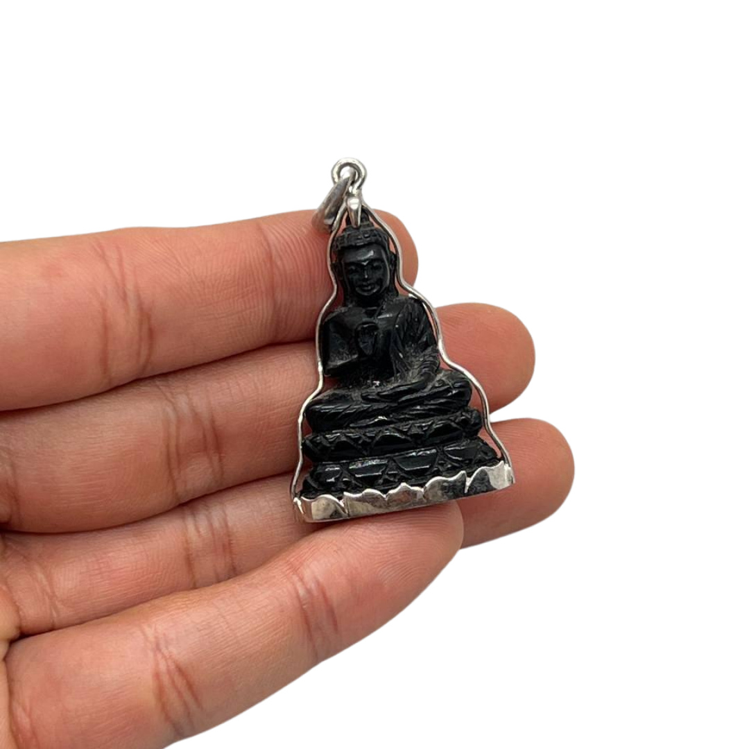 Pendentif Bouddha en posture Vitarka Mudra Onyx et Argent