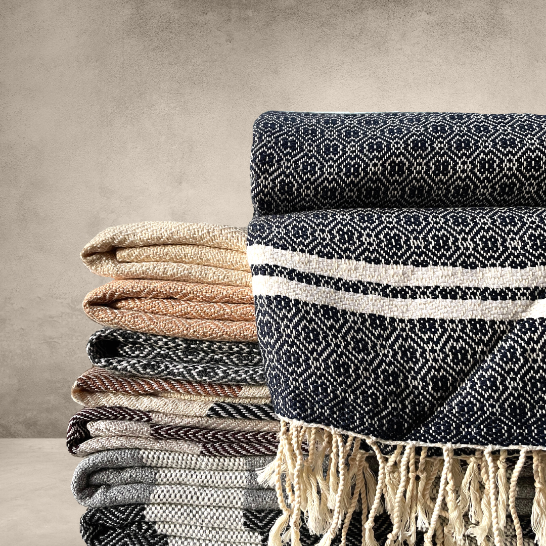 Plaid en coton tissé fait main Bleu à bandes blanches 120x240 cm par Artisans du Mékong