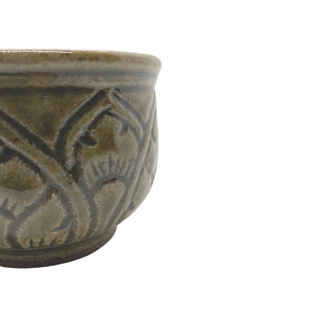 Pot en céramique traditionnelle cambodgienne à motifs "phka"