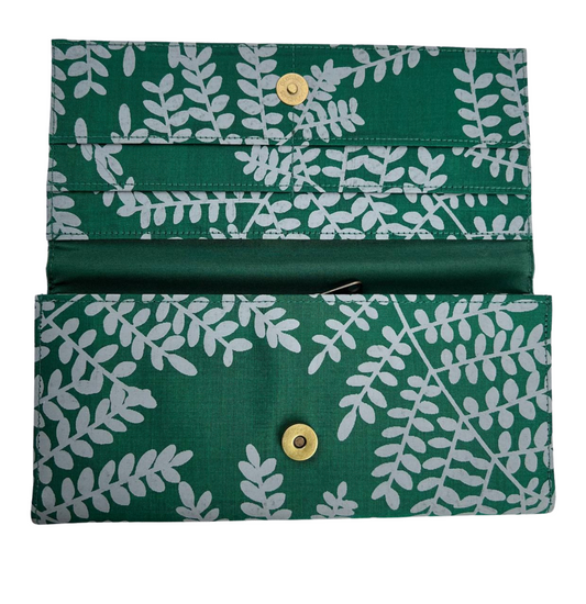 Pochette en soie cambodgienne bleu vert aux motifs Acacia par Cambodia Art Scarf