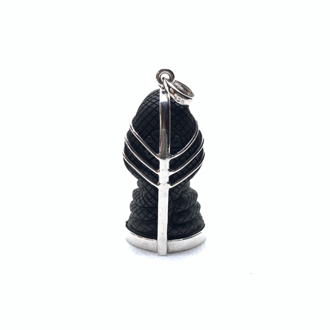 Pendentif Bouddha avec le Naga Mucalinda en bois et en argent