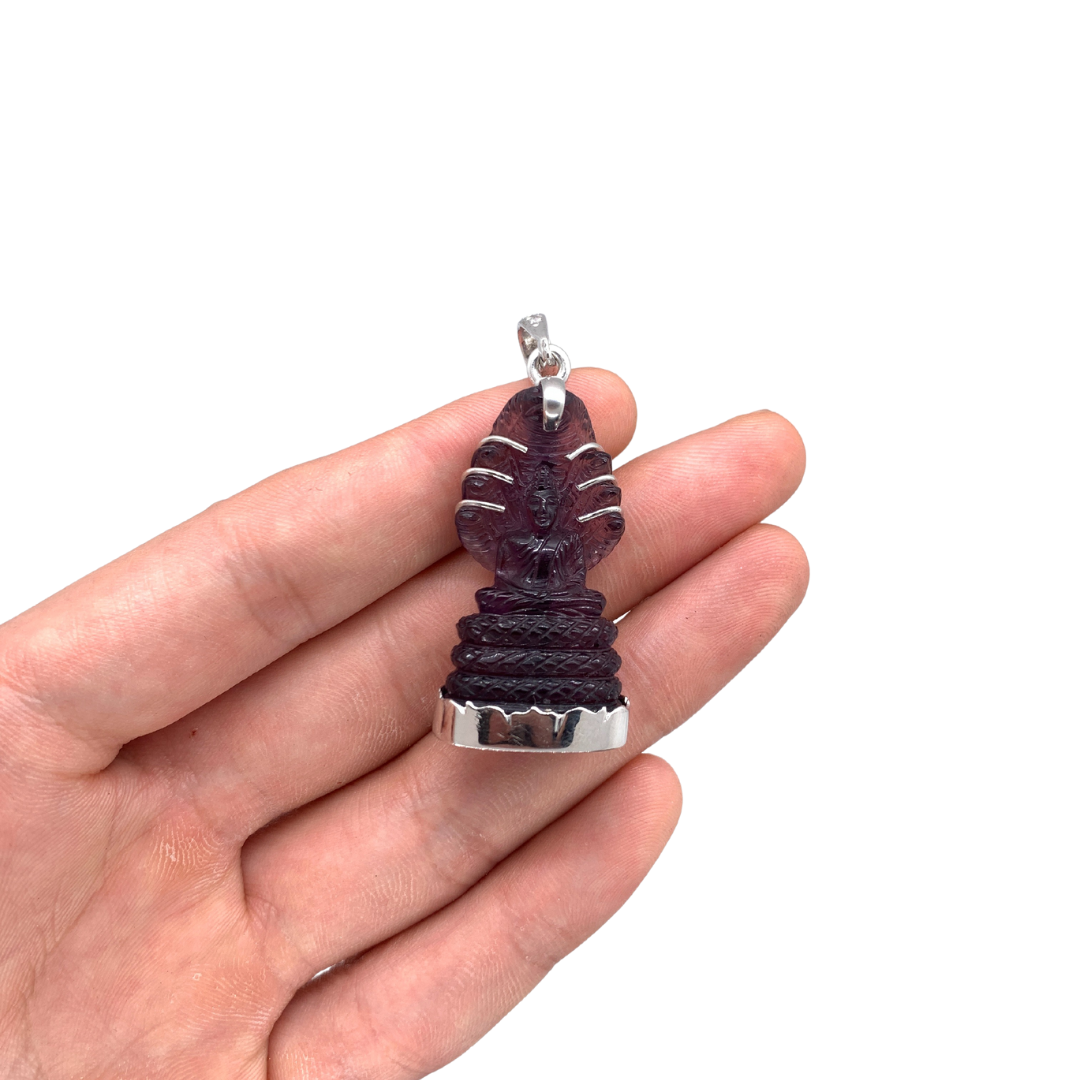 Pendentif Naga Dhyana Mudrā en cristal violet