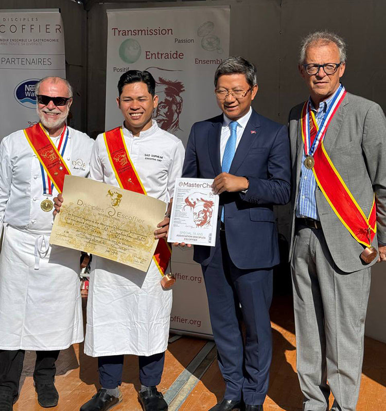 Quand le Cambodge triomphe sur la scène culinaire internationale : un chef cambodgien sacré champion à la Coupe du Monde des Chefs Privés au Village Gastronomique