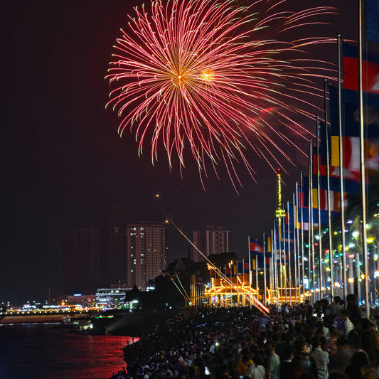 Derrière le nouvel an cambodgien, laotien ou thaïlandais se cache en réalité une seule célébration : le nouvel an Theravāda