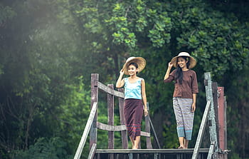 Le Sarong, la tenue traditionnelle qui traverse l'histoire