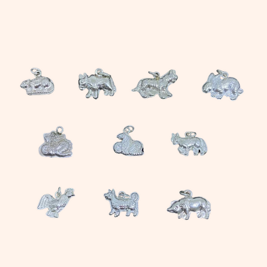 Pendentifs Astrologiques Chinois et Cambodgiens en Argent