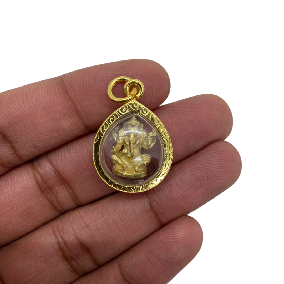 Amulette Thaï en verre Ganesh couleur doré