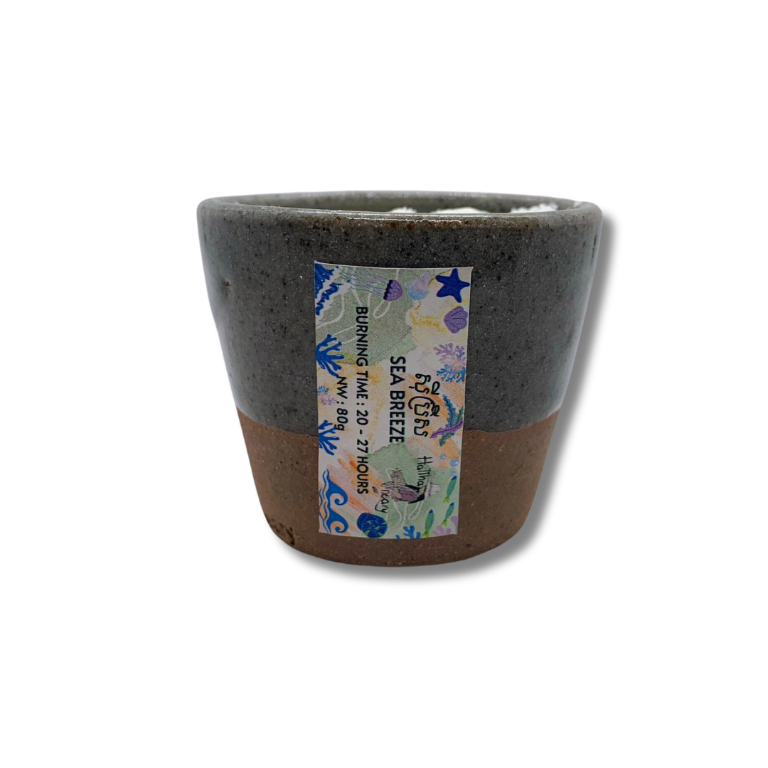 Bougie parfumée en pot céramique avec Sculpture Florale par Hattha Neary