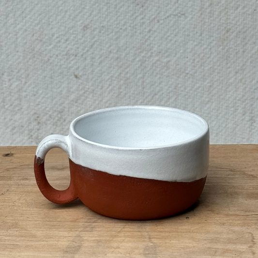 Mug bicolore en céramique du Cambodge fait à la main