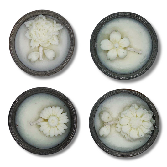 Bougie parfumée en pot céramique avec Sculpture Florale par Hattha Neary