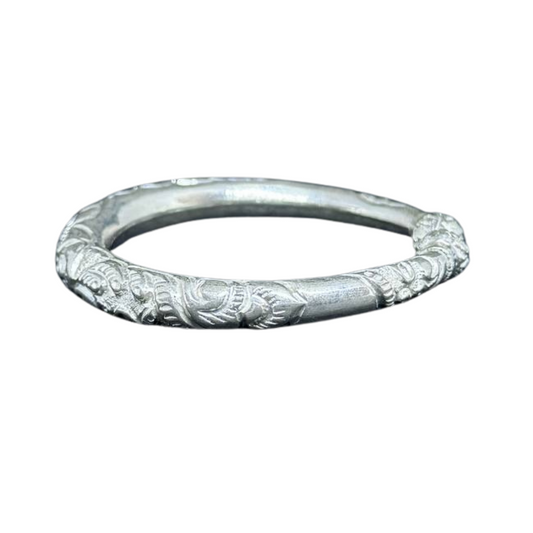 Bracelet Khmer Traditionnel en argent orné de motifs Boran