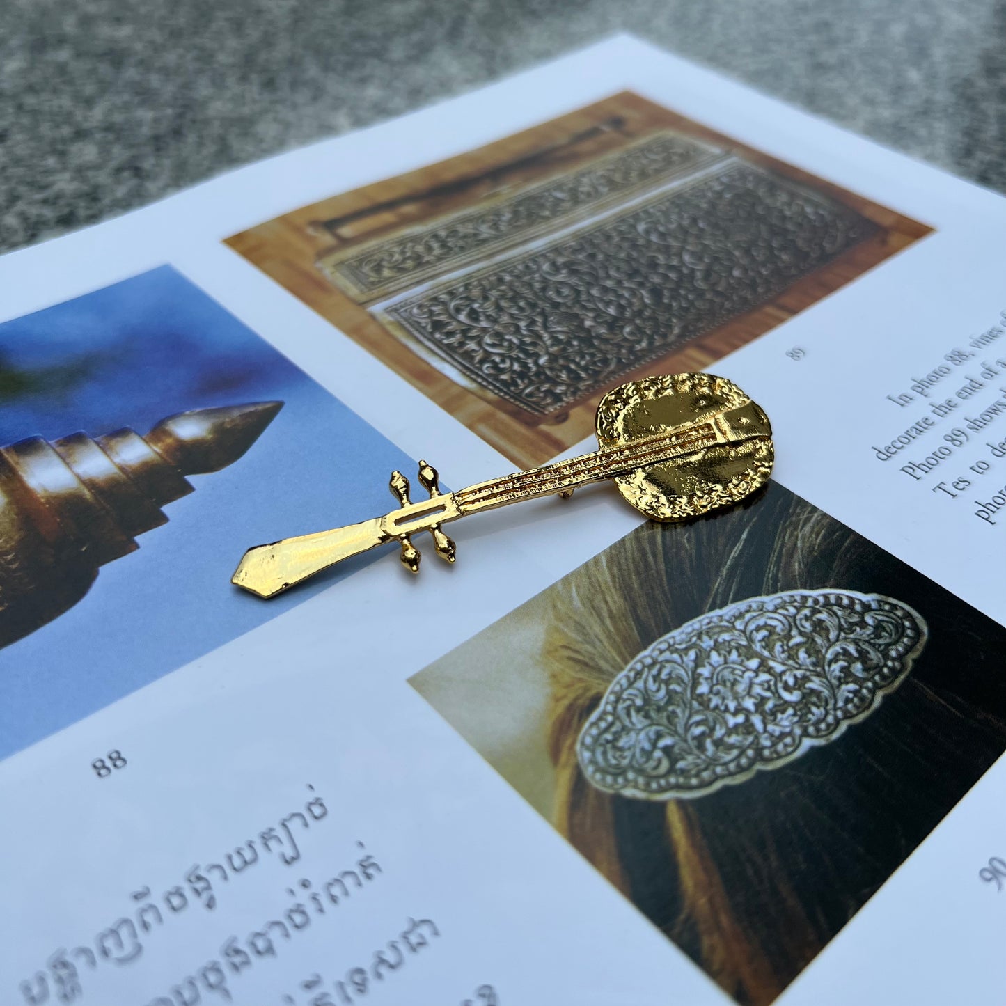 Broche Chapei Dang Veng by CopperCraftKH