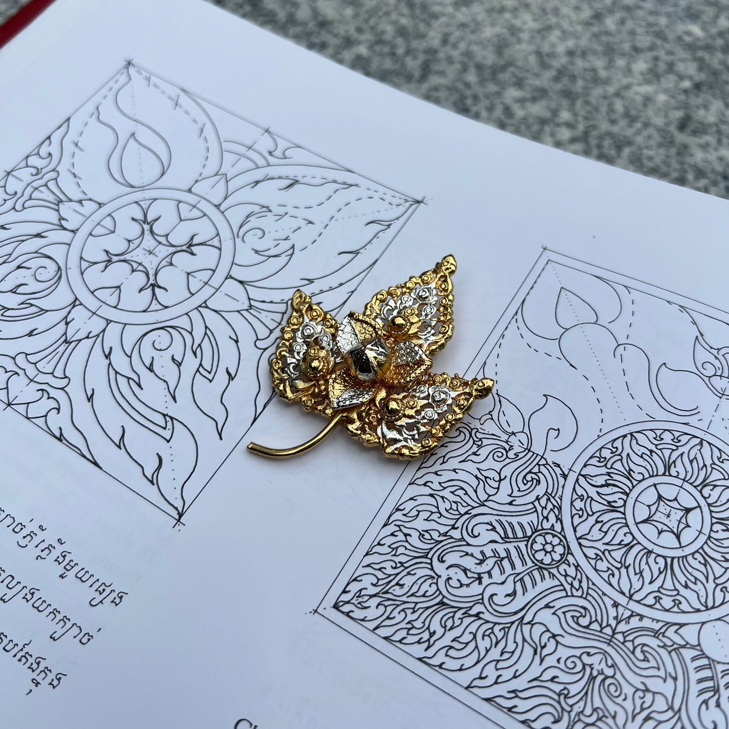 Broche Pka Romdoul Feuilles Bicolore by CopperCraftKH