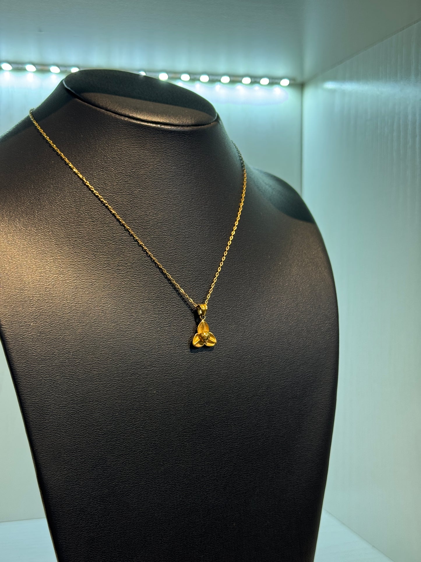 Collier Pka Romdoul toch par Say Seing