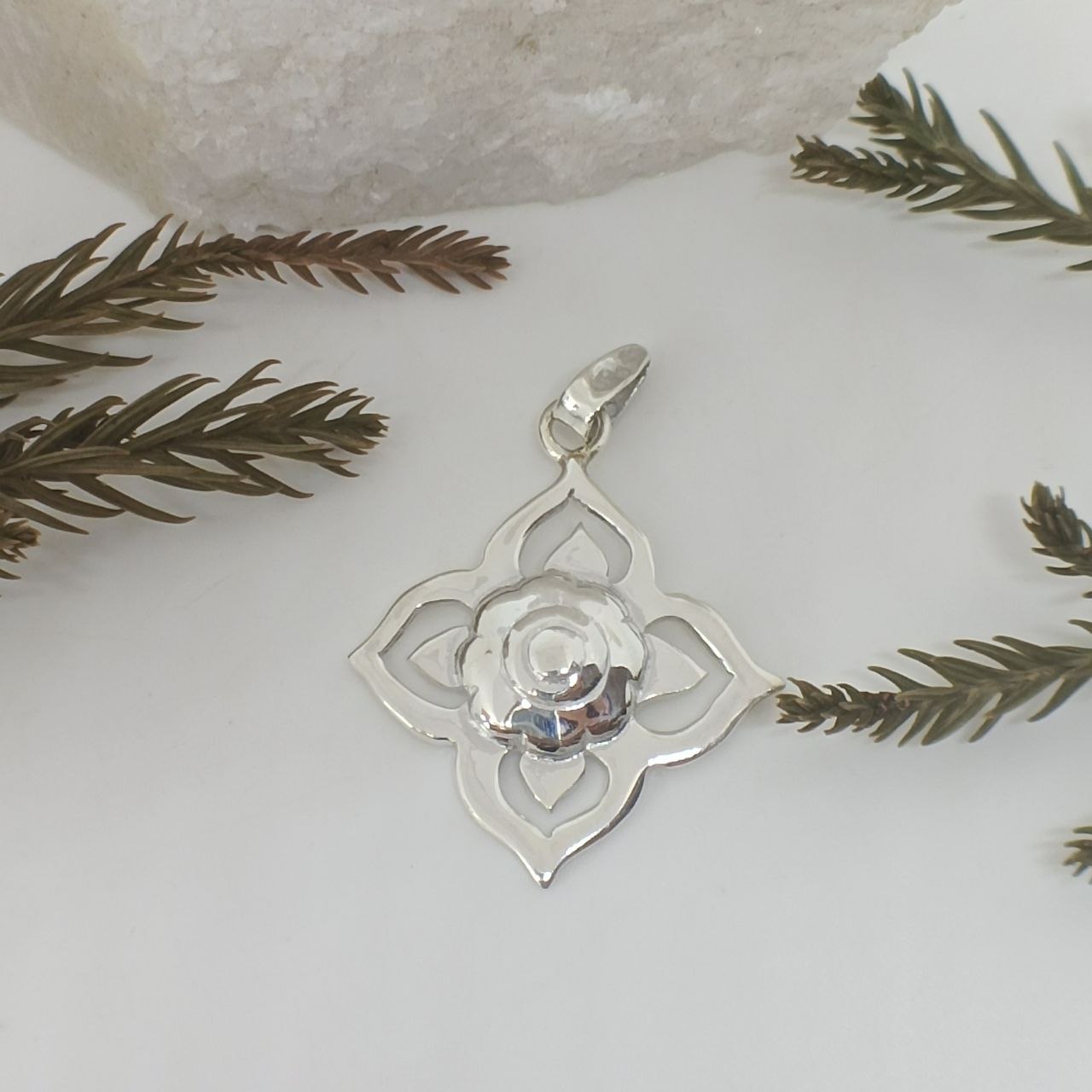 Pendentif en Argent Krovan Flower par Satcha
