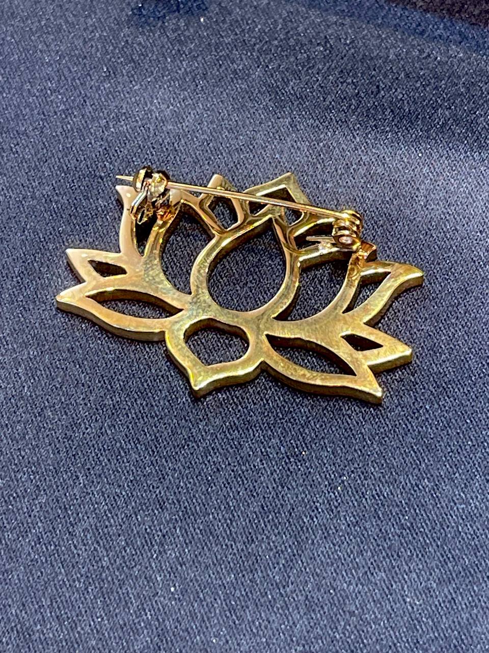 Broche Lotus flower by Say Seing