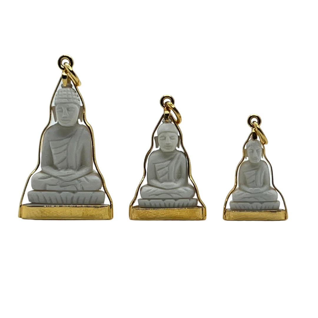 Grand Pendentif Bouddha en posture Dhyana Mudra style Ivoire et serti en argent doré