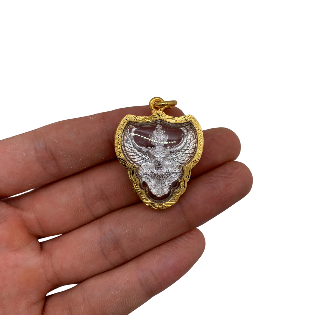 Amulette Thaï en verre Garuda couleur argenté et doré