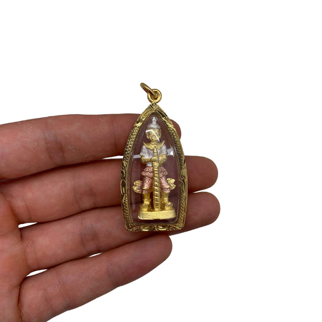 Amulette Thaï en verre Yeak dieu des géants couleur doré