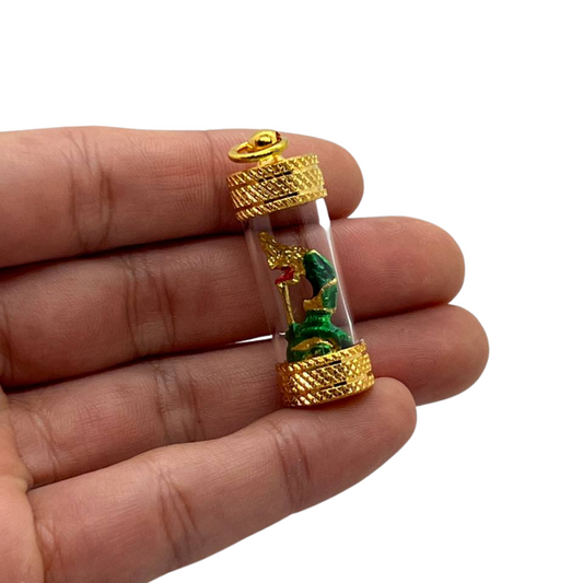 Amulette Thaï en verre cylindrique Naga vert et doré