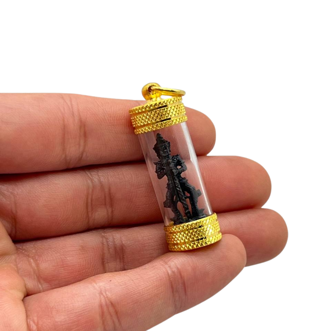 Amulette Thaï en verre cylindrique Yeak couleur noir