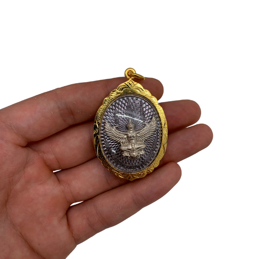 Amulette Thaï ovale en verre Garuda couleur bronze et doré