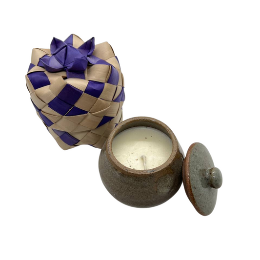 Bougie parfumée en céramique du Cambodge senteur jasmin & champagne rose par Hattha Neary