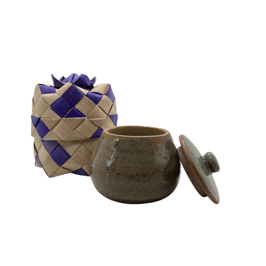 Bougie parfumée en céramique du Cambodge senteur jasmin & champagne rose par Hattha Neary