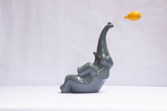 Elephant with Ballon A par Jayav Art