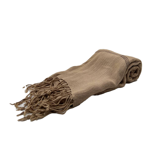 Foulard en coton organique du Cambodge tissé à la main teinture naturelle couleur beige foncé
