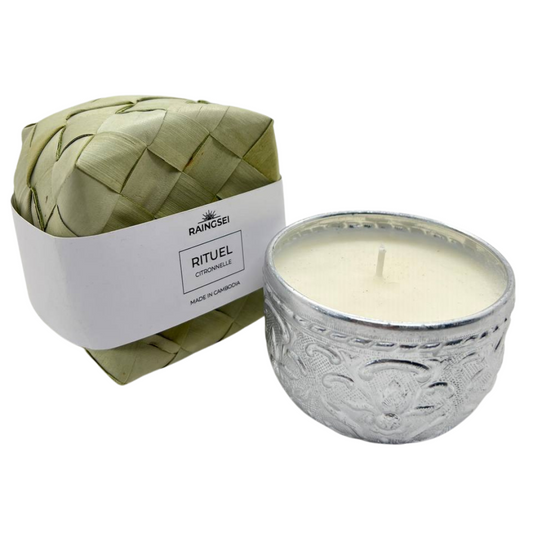 bougie en argent à motifs traditionnels khmers