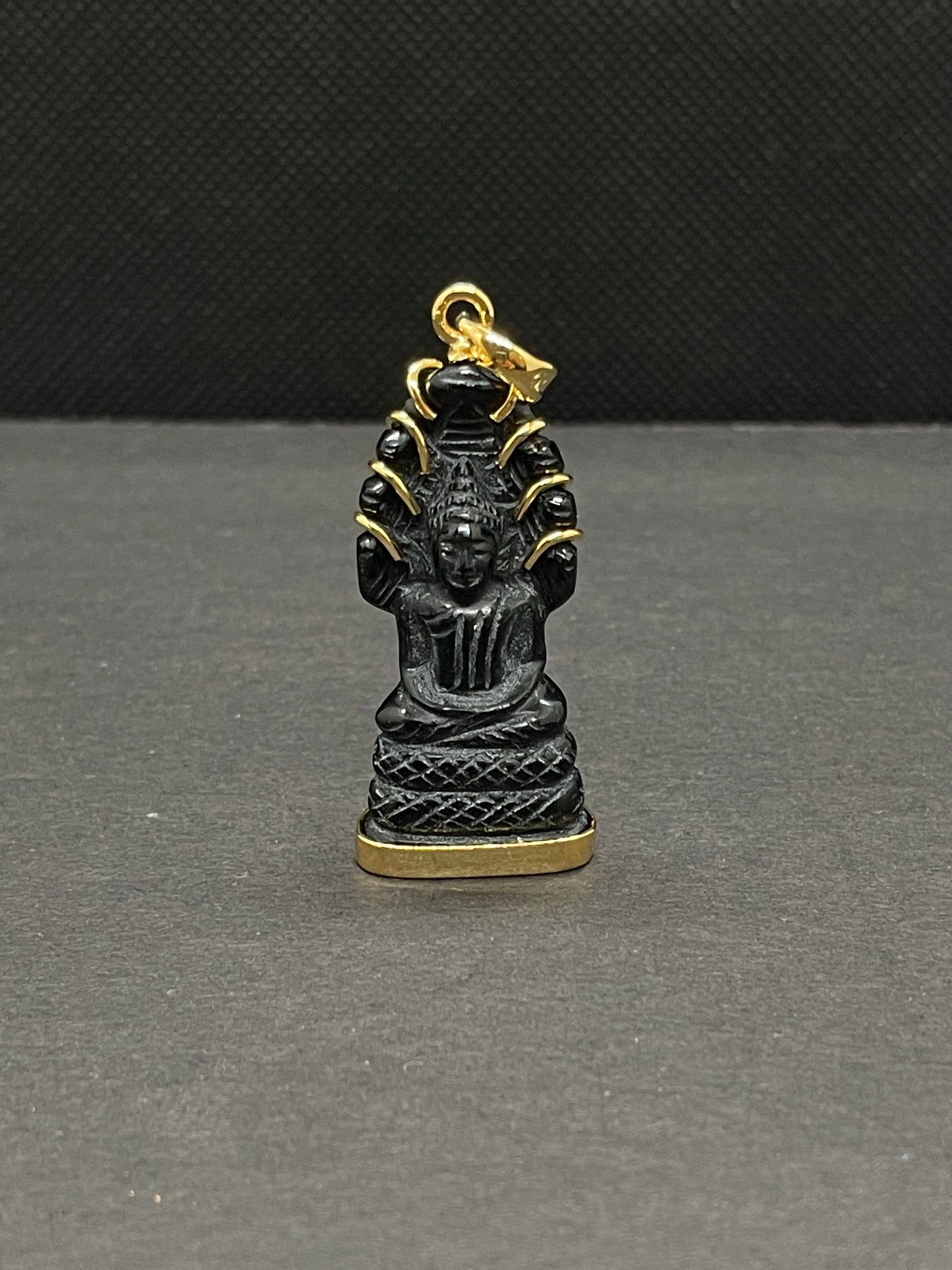 Pendentif Bouddha Naga en pierre d'Onyx et argent doré