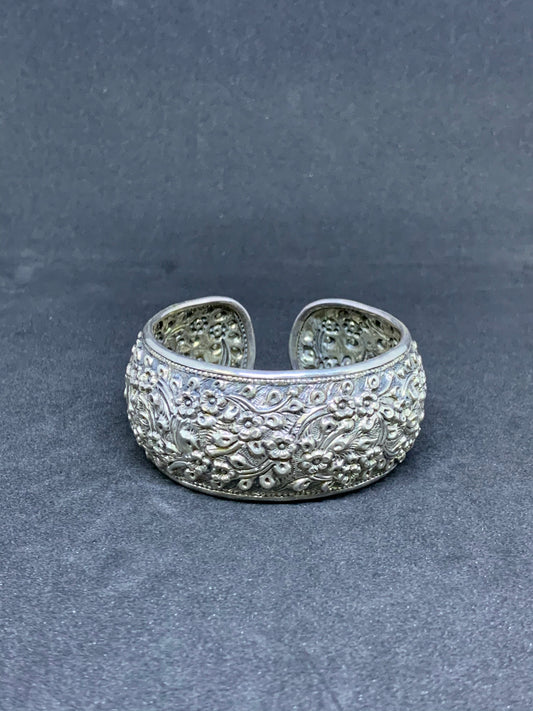 Manchette Khmère aux motifs anciens en argent 925