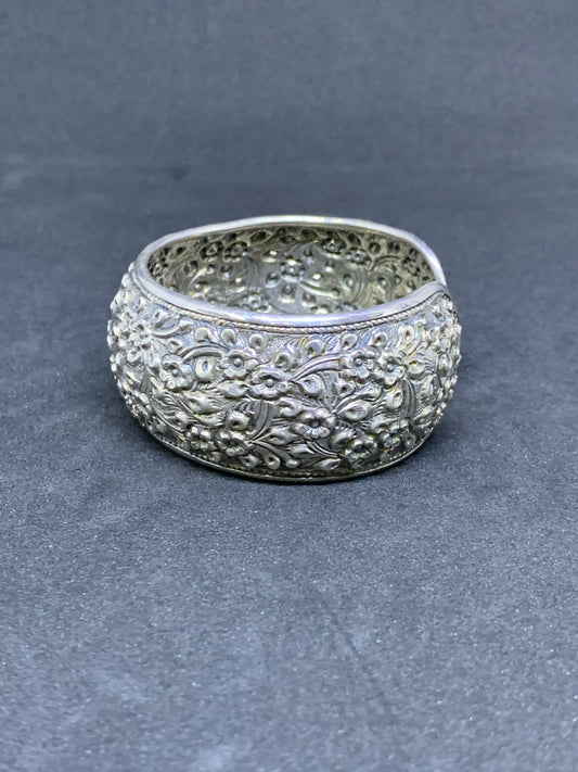 Manchette Khmère aux motifs anciens en argent 925