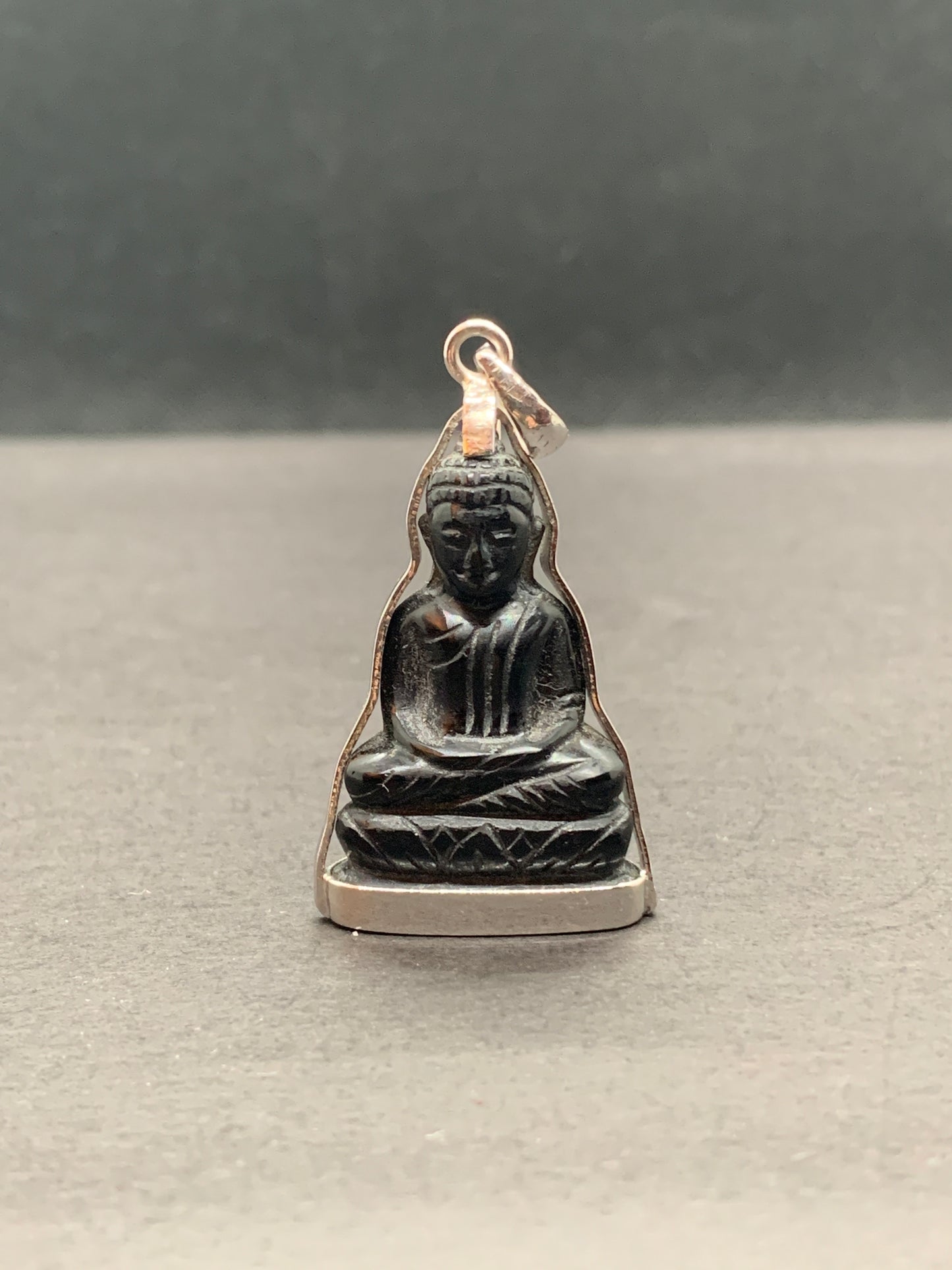Pendentif Bouddha en posture Dhyana Mudra Onyx et Argent