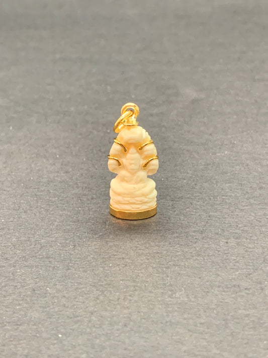 Pendentif Bouddha couleur Ivoire orné d'Or 14 carats
