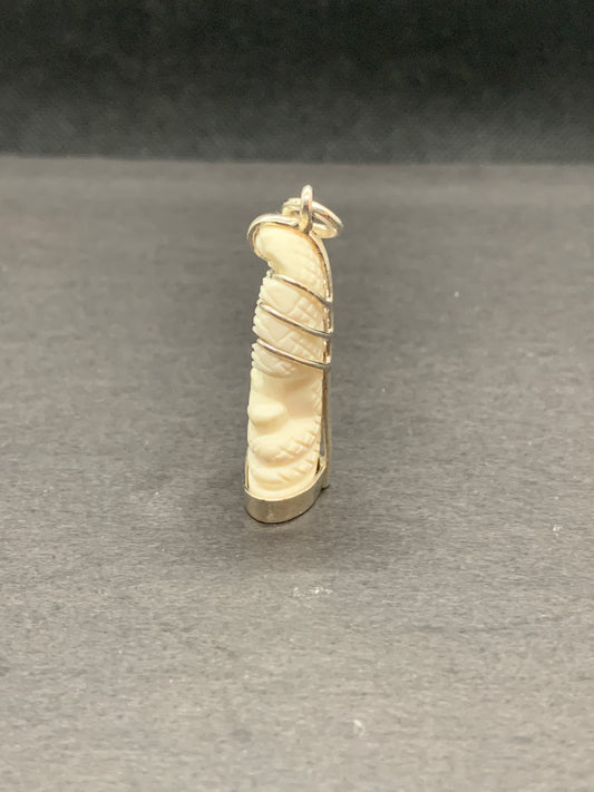 Pendentif Bouddha Naga Serti d'Argent Couleur Ivoire