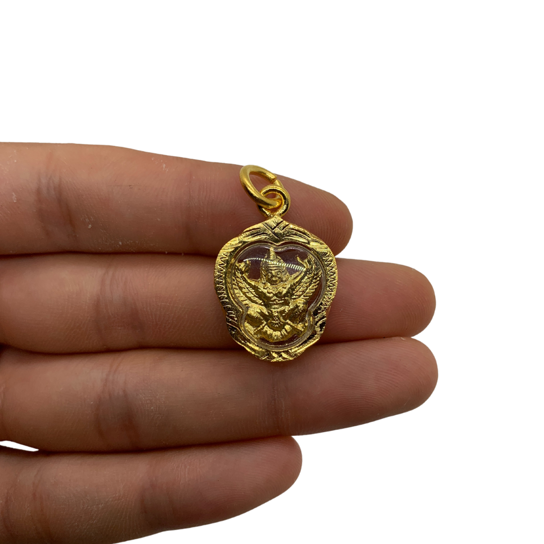 Moyenne amulette Thaï ovale en verre Garuda couleur doré